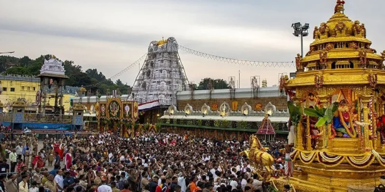 తిరుమలలో 90,011 మంది భక్తుల శ్రీవారి దర్శనం