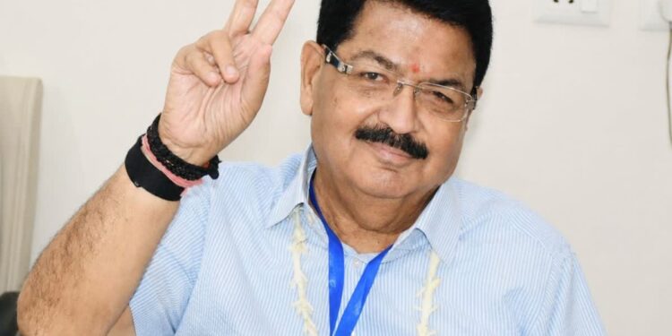 ఎన్డీయే మద్దతుతో స్వతంత్ర అభ్యర్థి పరిమళ్ నత్వానీ రాజ్యసభ ఎన్నికల్లో విజయం