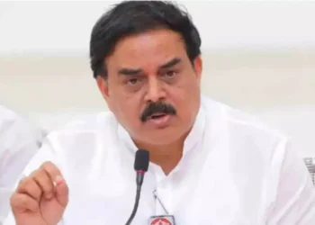 9 ఏళ్ల నిరీక్షణకు తెర – గంటల్లోనే రేషన్ కార్డు అందించిన మంత్రి నాదెండ్ల
