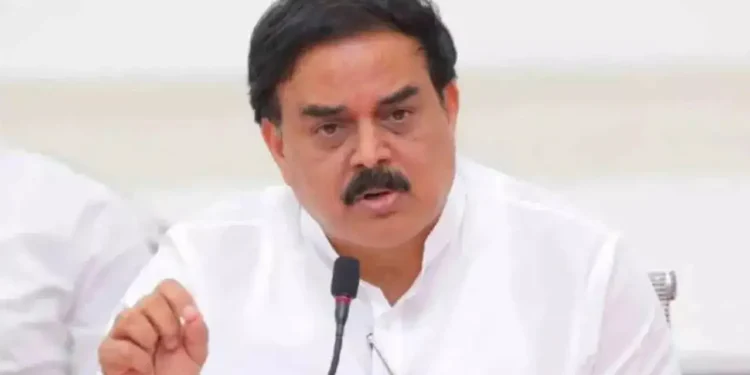 9 ఏళ్ల నిరీక్షణకు తెర – గంటల్లోనే రేషన్ కార్డు అందించిన మంత్రి నాదెండ్ల