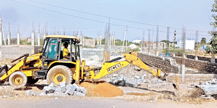 అక్రమ నిర్మాణాలపై దేశవ్యాప్త కఠిన చర్యలకు అమికస్ క్యూరీ విజ్ఞప్తి