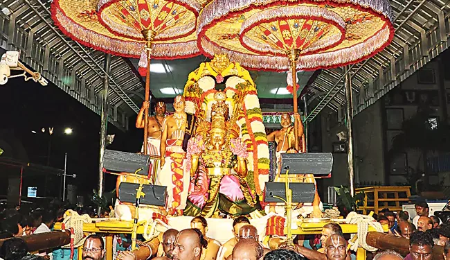 పౌర్ణమి సందర్భంగా తిరుమలలో ఆధ్యాత్మిక వైభవం