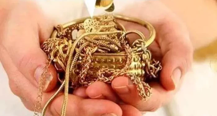 బ్యాంకులో రూ.4.5 కోట్ల బంగారం మాయం.. ఖాతాదారుల్లో ఆందోళన