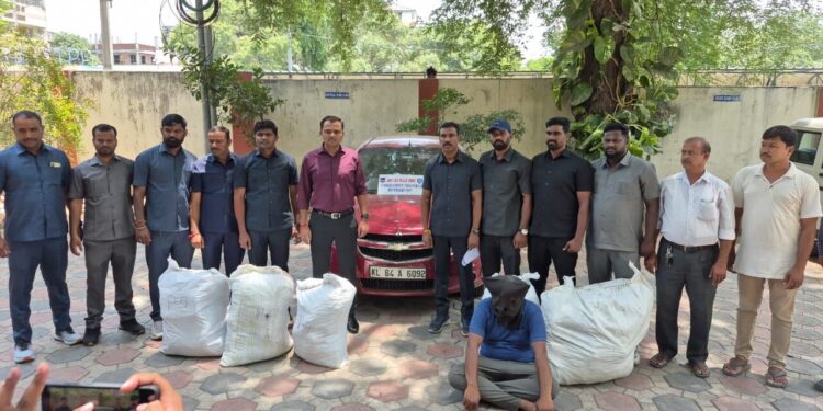 సస్పెండైన సీఐఎస్ఎఫ్ కానిస్టేబుల్ అరెస్ట్… 158 కిలోల గంజాయి స్వాధీనం