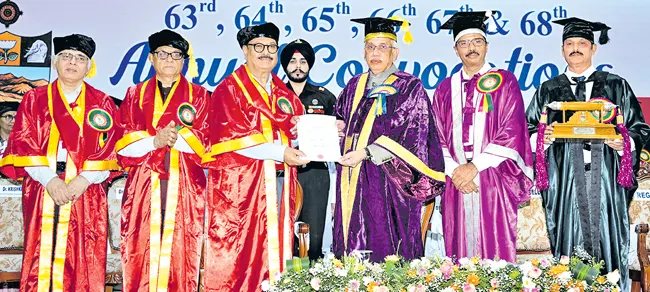 ఎస్వీయూ స్నాతకోత్సవం ఘనంగా – 2,713 మందికి పట్టాలు ప్రదానం