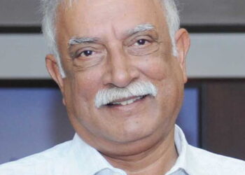 తమ కుటుంబ స్థలాన్ని ప్రభుత్వ ఆస్తిగా రికార్డుల్లో మార్చారని గవర్నర్‌ పూసపాటి అశోక్‌ గజపతిరాజు ఆరోపణ