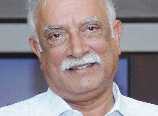 తమ కుటుంబ స్థలాన్ని ప్రభుత్వ ఆస్తిగా రికార్డుల్లో మార్చారని గవర్నర్‌ పూసపాటి అశోక్‌ గజపతిరాజు ఆరోపణ