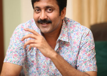 పదేళ్ల విరామం తర్వాత ‘ట్రాన్స్ఫర్ త్రిమూర్తులు’తో రీ ఎంట్రీ ఇచ్చిన వడ్డే నవీన్