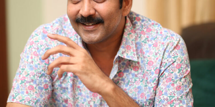 పదేళ్ల విరామం తర్వాత ‘ట్రాన్స్ఫర్ త్రిమూర్తులు’తో రీ ఎంట్రీ ఇచ్చిన వడ్డే నవీన్