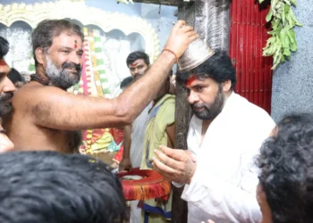 వరంగల్లో భద్రకాళి అమ్మవారిని దర్శించుకున్న ఏపీ డిప్యూటీ సీఎం పవన్ కల్యాణ్