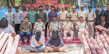 అనంతపురంలో భారీ ఎర్రచందనం దుంగల స్వాధీనం, ముగ్గురు అంతర్రాష్ట్ర దొంగలు అరెస్ట్