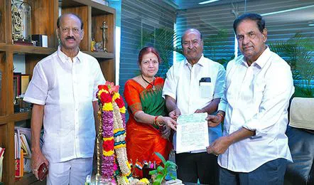 హైదరాబాద్కు చెందిన సాఫ్ట్వేర్ ఇంజనీర్ భూరం తిరుమల దీక్షిత్ టీటీడీ అన్నదానం ట్రస్టుకు రూ.10 లక్షల విరాళం