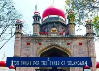 కోర్టు ధిక్కరణ కేసులో విద్యాశాఖ కార్యదర్శిపై హైకోర్టు ఆగ్రహం
