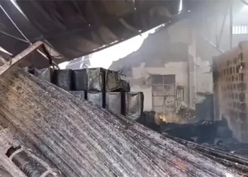 వెస్టు గోదావరి జిల్లాలో అగ్ని విధ్వంసం – గోదాములో సరకు మొత్తం కాలిపోవడం