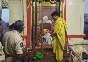నిర్మల్ జిల్లాలోని బాసర సరస్వతీ ఆలయంలో చోరీ ఘటన