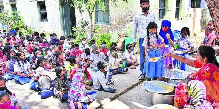 ప్రభుత్వ బడుల్లో అల్పాహార పథకం ప్రారంభం.. లక్షలాది విద్యార్థులకు లాభం