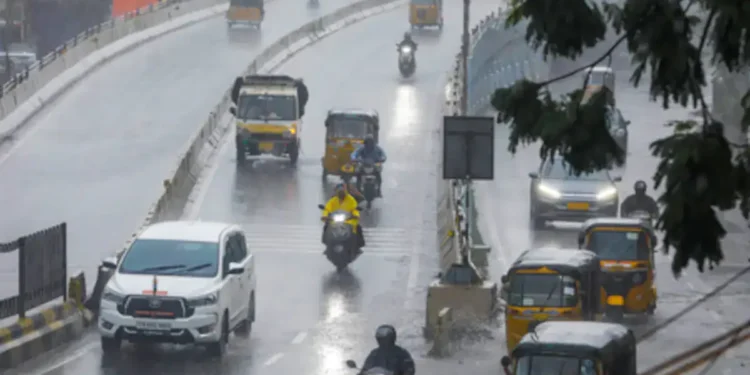 నైరుతి రుతుపవనాల ప్రభావంతో తెలంగాణలో వారం రోజుల పాటు భారీ వర్షాల సూచన