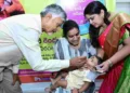 పల్స్ పోలియో కార్యక్రమంలో చిన్నారులకు చుక్కలు వేసిన చంద్రబాబు