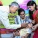 పల్స్ పోలియో కార్యక్రమంలో చిన్నారులకు చుక్కలు వేసిన చంద్రబాబు