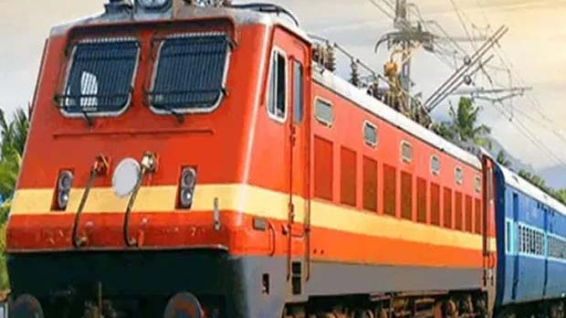 సర్కార్ ఎక్స్ప్రెస్లో దోపిడీ కలకలం.. నిద్రలో ప్రయాణికులపై చైన్ స్నాచింగ్