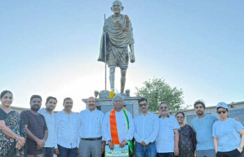 డాలస్‌లో మహాత్మాగాంధీ స్మారకాన్ని సందర్శించిన ఏపీ ప్రత్యేక ప్రతినిధి కోమటి జయరాం