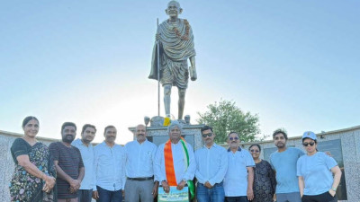 డాలస్లో మహాత్మాగాంధీ స్మారకాన్ని సందర్శించిన ఏపీ ప్రత్యేక ప్రతినిధి కోమటి జయరాం
