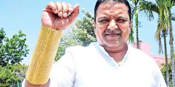 1.3 కేజీల బంగారు బ్రేస్‌లెట్‌తో ఆకట్టుకుంటున్న చిత్తూరు వ్యాపారి ‘బ్రేస్‌లెట్ రవి’