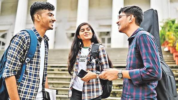 బీసీఏనా? బీఎస్సీ కంప్యూటర్ సైన్సా? ఏది బెస్ట్ కెరీర్ ఆప్షన్?