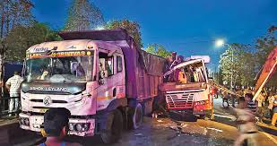 గాజువాకలో ఘోర రోడ్డు ప్రమాదం.. ఆర్టీసీ బస్సు–టిప్పర్‌ ఢీ, ముగ్గురు మృతి