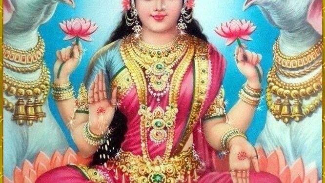 అష్టలక్ష్ముల వైభవం: సంపదల తల్లి మహాలక్ష్మి జన్మ కథ మరియు ఆధ్యాత్మిక విశేషాలు
