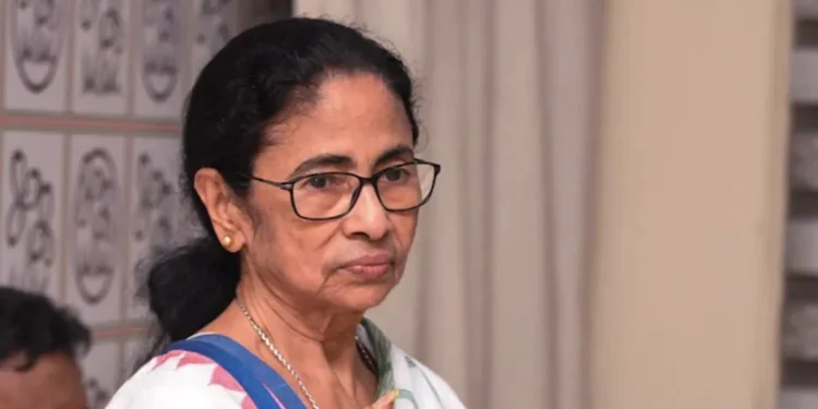 మమతా బెనర్జీకి రెబల్ గ్రూపు రెండు కీలక షాకులు