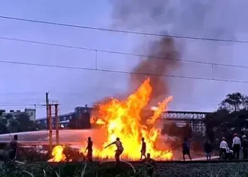 పశ్చిమ బెంగాల్‌ హల్దియాలోని పెట్రోకెమికల్‌ పైపులైన్‌లో భారీ అగ్ని ప్రమాదం