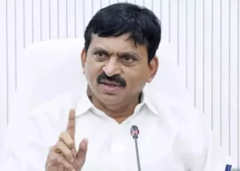 మూసీ పునరుజ్జీవ ప్రాజెక్టులో భూములు కోల్పోయే వారికి చట్టబద్ధ పరిహారం కల్పిస్తామని మంత్రి పొంగులేటి