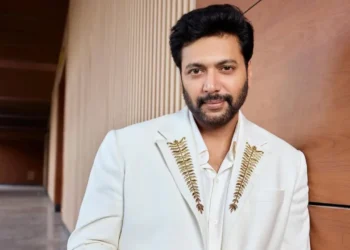 ఇంట్లో పనిచేసే మహిళలు, బాలుడిని బంధించినట్లు నటుడు రవి మోహన్పై ఆరోపణలు