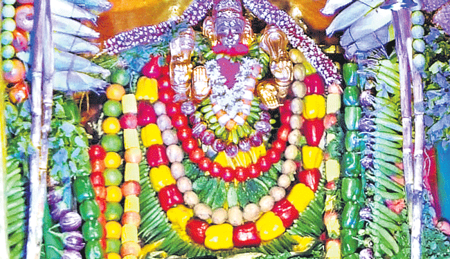 తాజా కూరగాయలతో అమ్మవారికి విశేష అలంకరణ