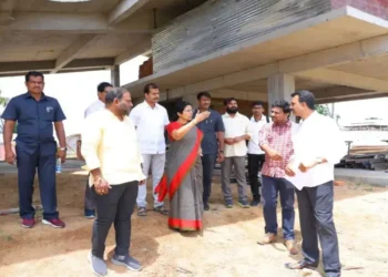 అమరావతిలో ఇంటి నిర్మాణ పనుల పరిశీలన.. ఇంజినీర్లకు సీఎం చంద్రబాబు సూచనలు