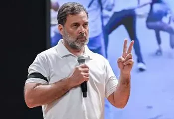 విద్యార్థులను హెచ్చరించడంపై యూనివర్సిటీలపై రాహుల్‌ ఆగ్రహం