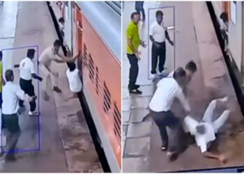 కదులుతున్న రైలు నుంచి దిగుతూ ప్రమాదం.. ప్రయాణికుడిని కాపాడిన ఆర్పీఎఫ్ కానిస్టేబుల్ 6 కదులుతున్న రైలు నుంచి దిగుతూ ప్రమాదం.. ప్రయాణికుడిని కాపాడిన ఆర్పీఎఫ్ కానిస్టేబుల్