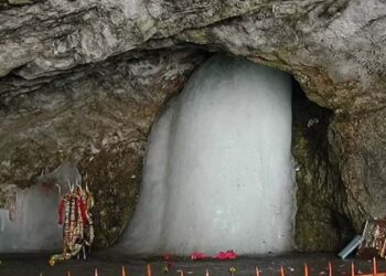 వాతావరణ మార్పుల ప్రభావం.. అమర్నాథ్ శివలింగం త్వరగా కరుగుతోంది 2 వాతావరణ మార్పుల ప్రభావం.. అమర్నాథ్ శివలింగం త్వరగా కరుగుతోంది