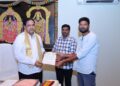 తితిదే ఎస్వీ ప్రాణదాన ట్రస్టుకు అపర్ణ కన్స్ట్రక్షన్స్ రూ.కోటి విరాళం