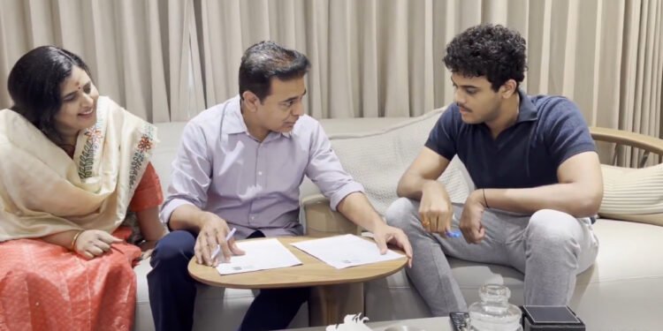 ప్రత్యేక ఓటరు సవరణ కార్యక్రమంలో కేటీఆర్‌.. కుటుంబంతో కలిసి వివరాల నమోదు