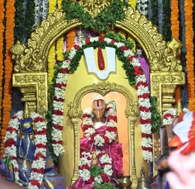 భక్తిశ్రద్ధలతో సింహాచలం గిరి ప్రదక్షిణ మహోత్సవం ప్రారంభం