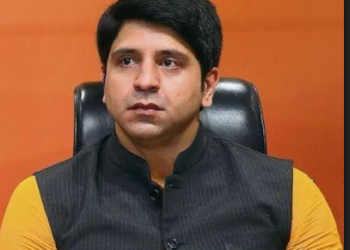 కాంగ్రెస్ను వీడి బీజేపీలో చేరిన షెహజాద్.. ఎనిమిదేళ్ల తర్వాత కీలక నిర్ణయం 4 కాంగ్రెస్ను వీడి బీజేపీలో చేరిన షెహజాద్.. ఎనిమిదేళ్ల తర్వాత కీలక నిర్ణయం