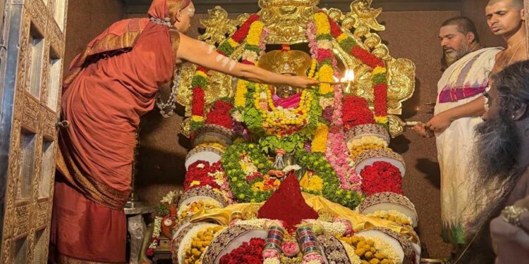 జోగులాంబ శక్తిపీఠంలో ఘనంగా శ్రీచక్ర ప్రతిష్ఠ