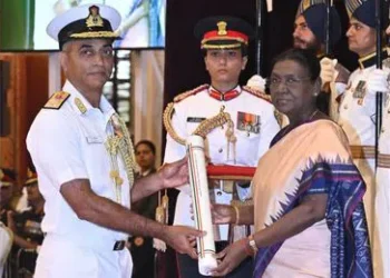 వైస్‌ అడ్మిరల్‌ శ్రీనివాస్‌ కుదరవల్లికి ‘అతి విశిష్ట సేవా మెడల్’