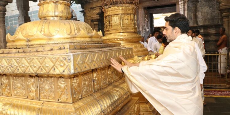 తిరుమల శ్రీవేంకటేశ్వర స్వామివారిని దర్శించుకున్న మంత్రి లోకేశ్