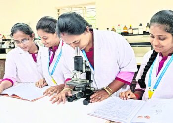 డీఫార్మసీ చదవాలనుకునే విద్యార్థులకు గుడ్‌న్యూస్‌.. 5 వేల సీట్లు