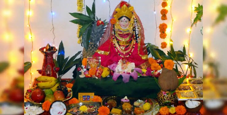 దీపావళి వేళ అలక్ష్మీ నిస్సరణం.. ఈ ఆచారం వెనుక ఉన్న విశ్వాసం ఇదే! 1 దీపావళి వేళ అలక్ష్మీ నిస్సరణం.. ఈ ఆచారం వెనుక ఉన్న విశ్వాసం ఇదే!