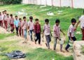 8 ఏళ్లుగా వంటశాల కోసం ఎదురుచూపులు.. భోజనం కోసం అర కిలోమీటర్ నడుస్తున్న విద్యార్థులు 17 8 ఏళ్లుగా వంటశాల కోసం ఎదురుచూపులు.. భోజనం కోసం అర కిలోమీటర్ నడుస్తున్న విద్యార్థులు