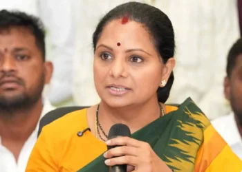 నా కంఠంలో ప్రాణం ఉన్నంత వరకు భారాసలోకి వెళ్లను: కవిత
